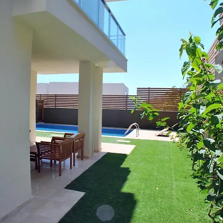 Villa Sade 2 *